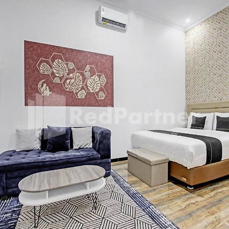 Hotel House N Coffee 55 Temanggung Redpartner Esterno foto