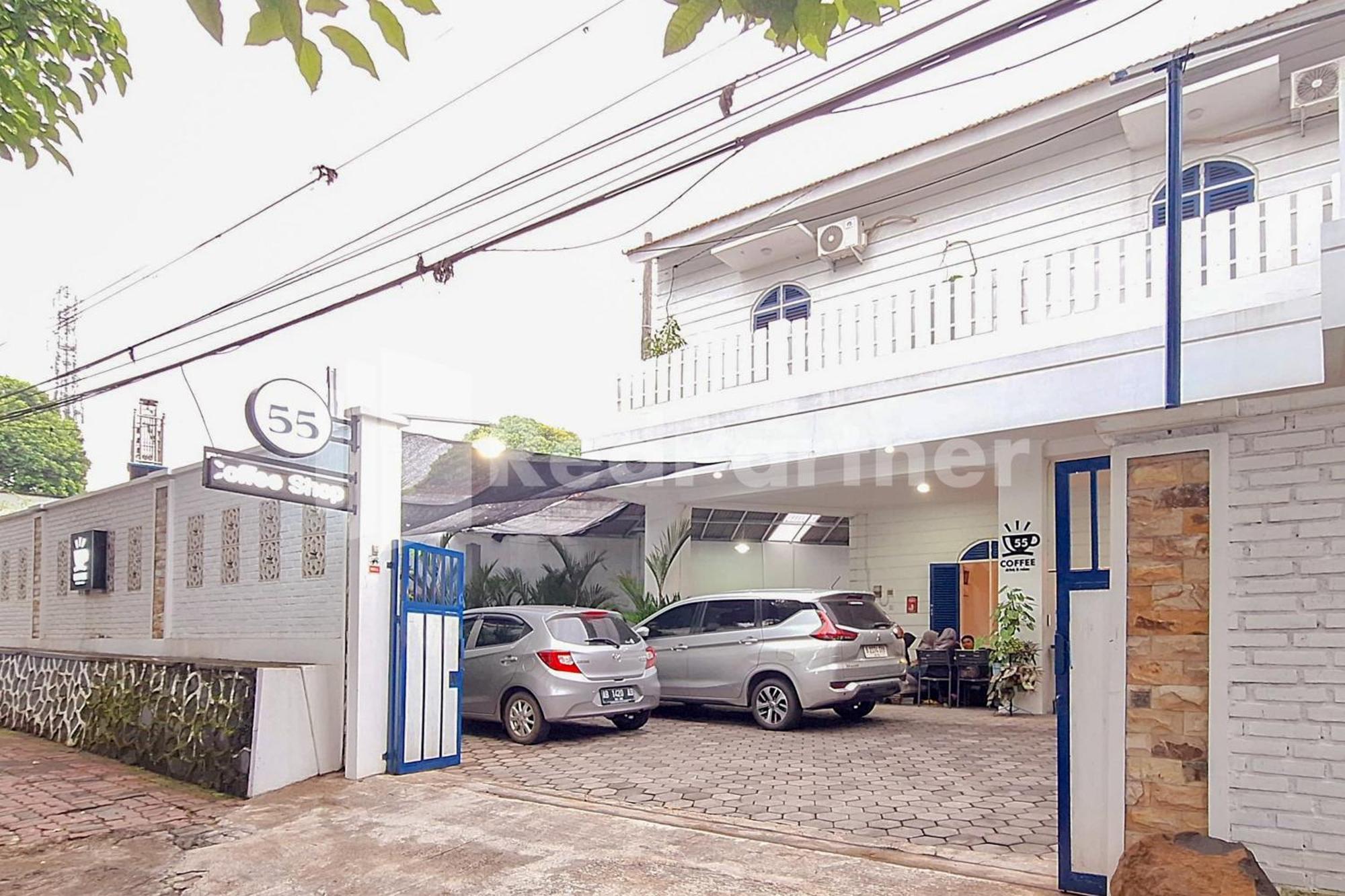 Hotel House N Coffee 55 Temanggung Redpartner Esterno foto