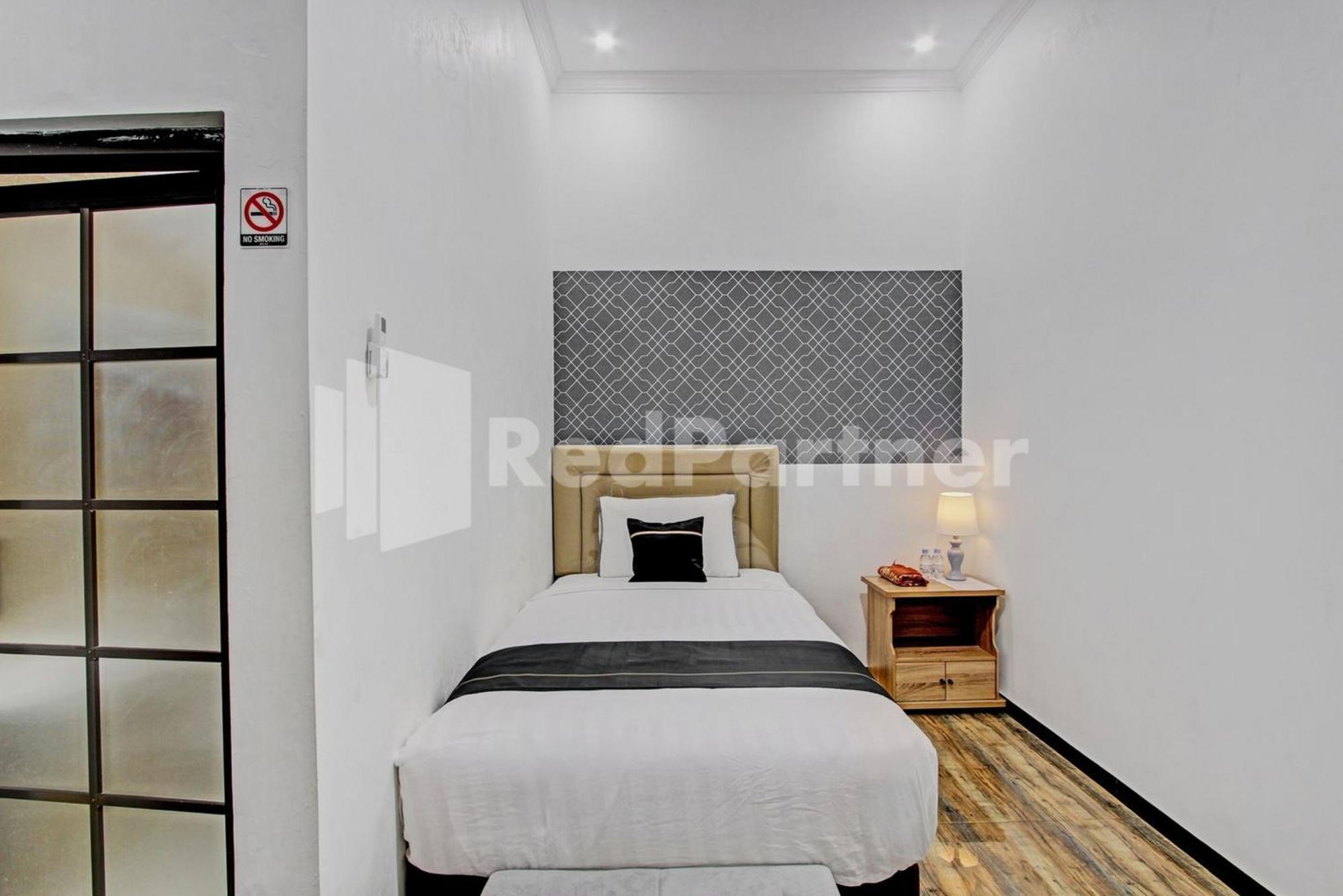 Hotel House N Coffee 55 Temanggung Redpartner Esterno foto