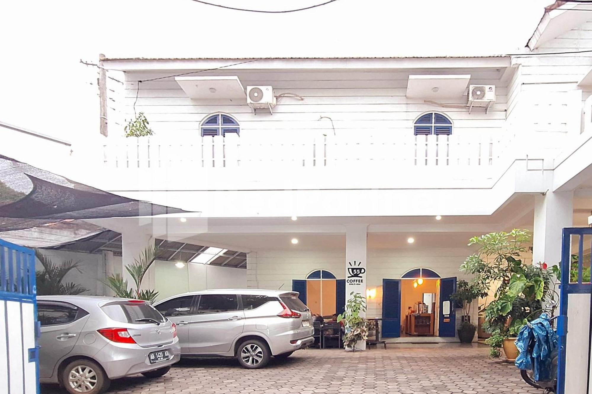 Hotel House N Coffee 55 Temanggung Redpartner Esterno foto