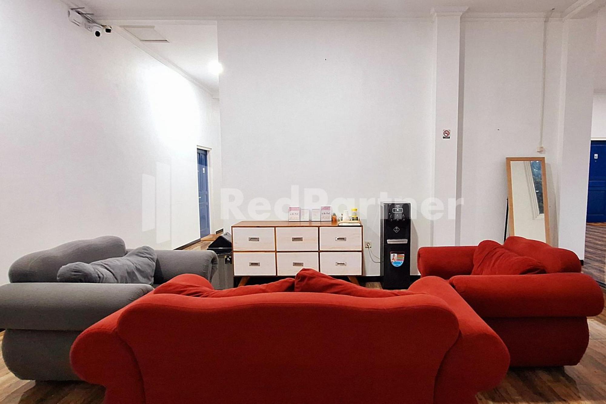 Hotel House N Coffee 55 Temanggung Redpartner Esterno foto
